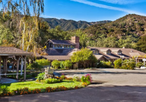 Image of Twelve Oaks Senior Living - exterior